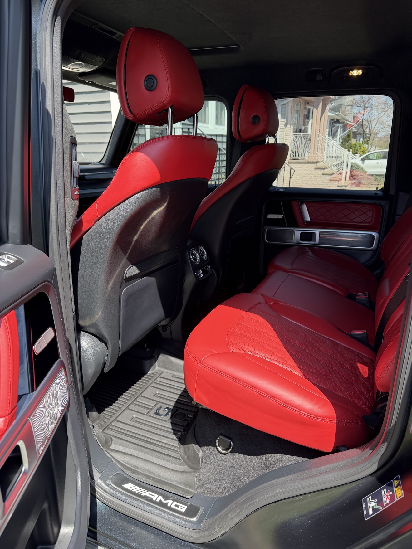 Red leather rear seats in the Mercedes-AMG G 63 after detailing