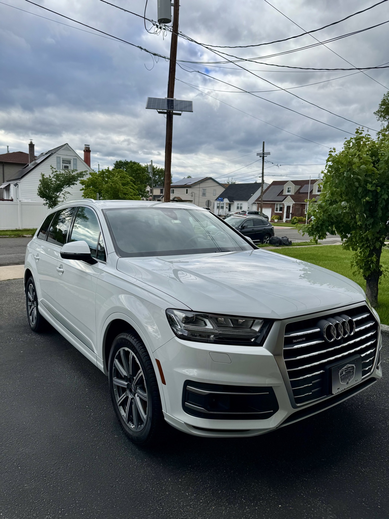 White Audi Q7 front three-quarter view after detailing