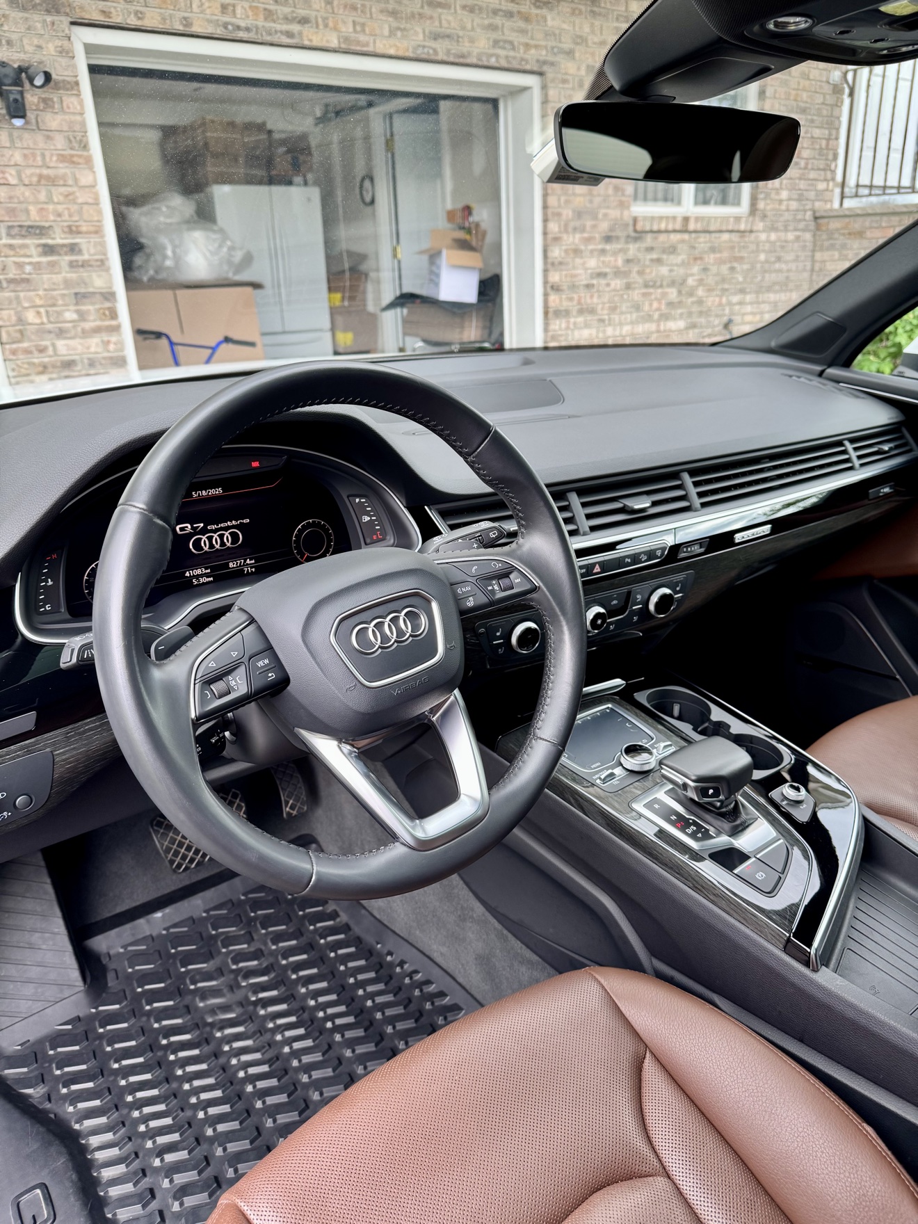 Audi Q7 driver cockpit with Q7 quattro display after detailing