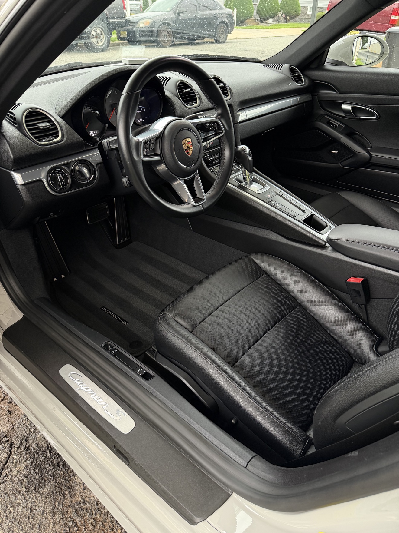 Porsche 718 Cayman S interior with Cayman S door sill