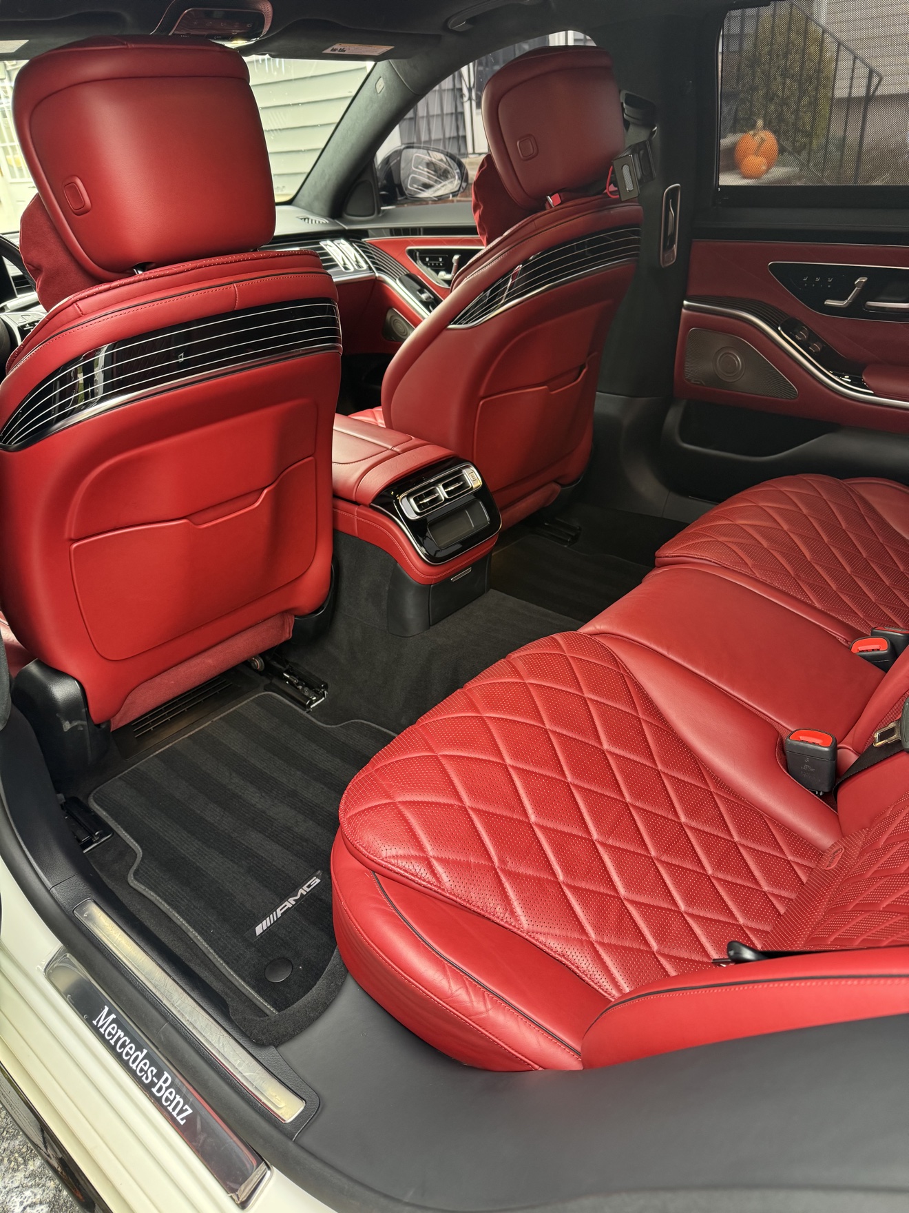 Mercedes-Benz S580 rear seats with red quilted leather after detailing